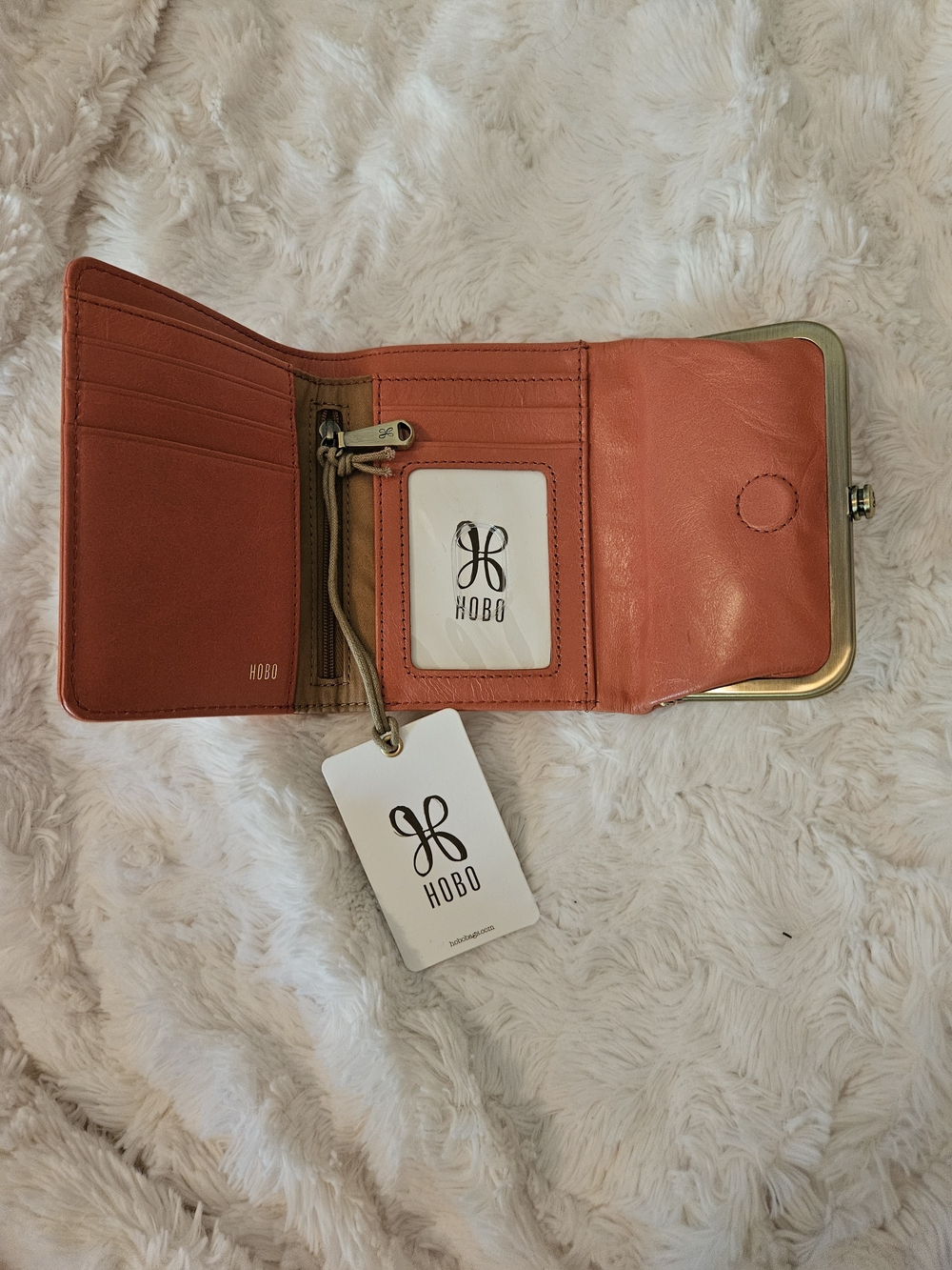 HOBO✨️Robin Compact Wallet - Picture 4 of 7